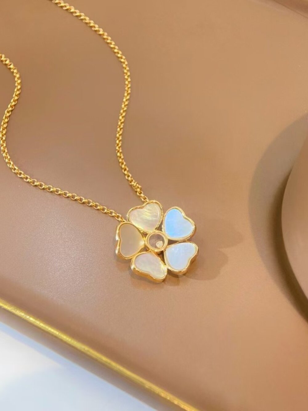 Chopard Happy Hearts Flower Necklace - Picture 3 of 8
